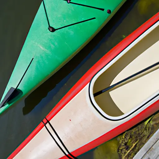difference between kayak and canoe